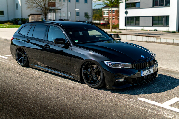 BMW 330e G21