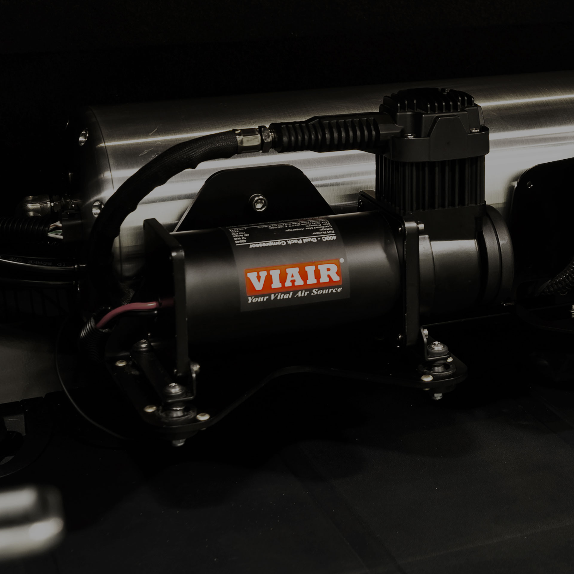 ACCUAIR エアサスペンション コンプレッサー Air Suspension Air Compressors | AccuAir Suspension